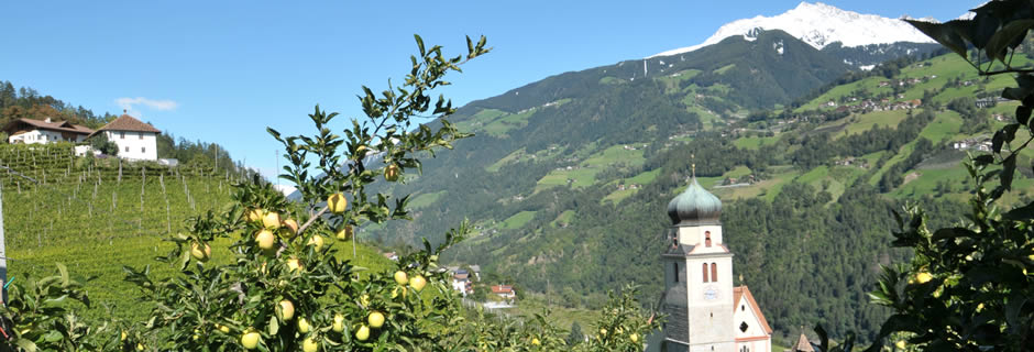 Kirche und Roesslhof